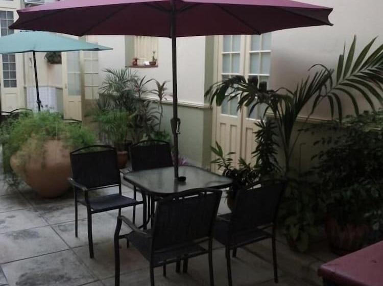 پانسیون Hostal 1810