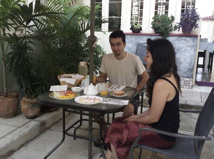 پانسیون Hostal 1810