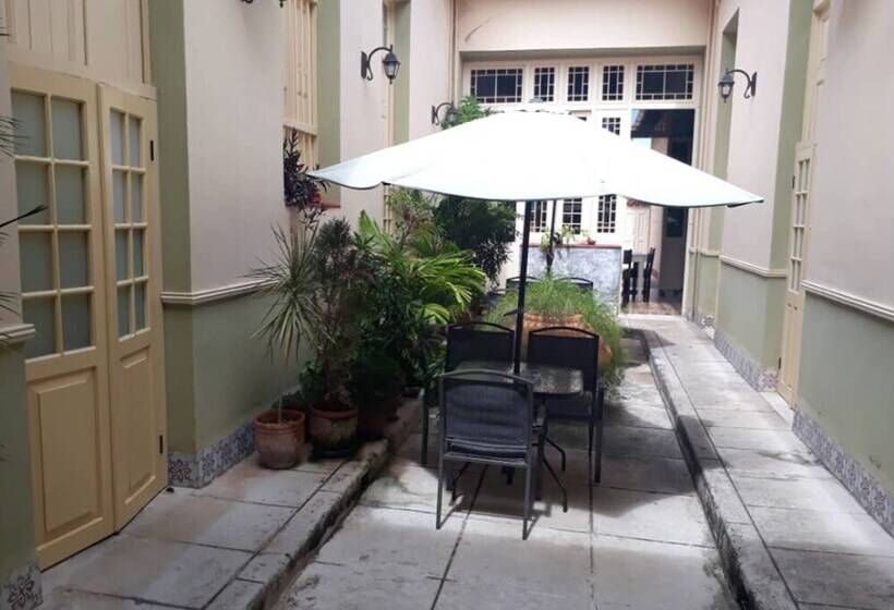 پانسیون Hostal 1810