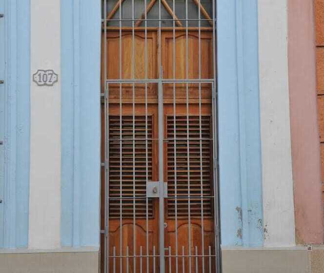 پانسیون Shoko Berri House