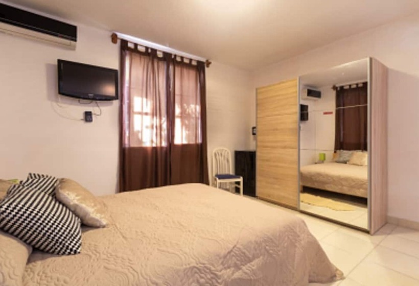 پانسیون Villa Ebomar