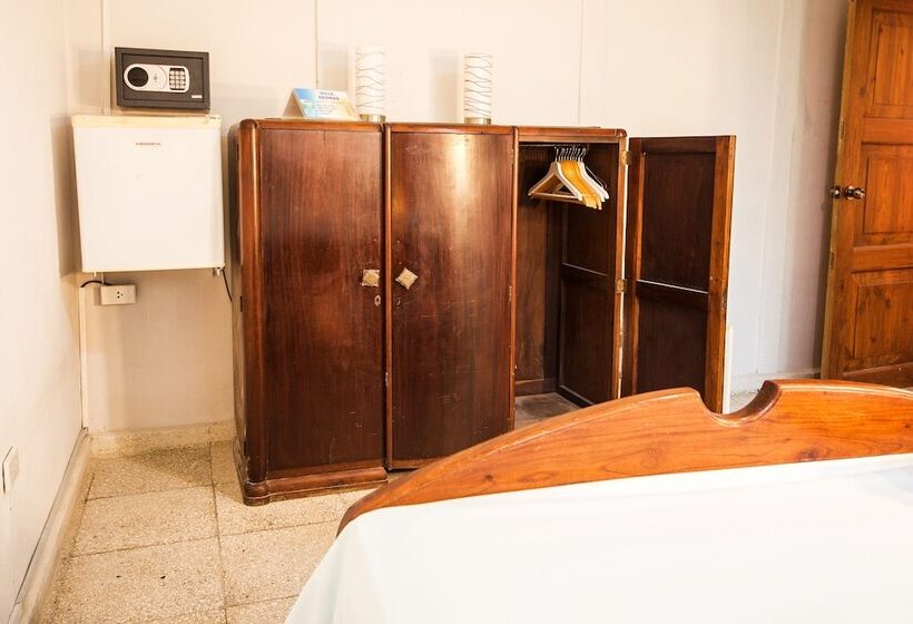 پانسیون Villa Ebomar