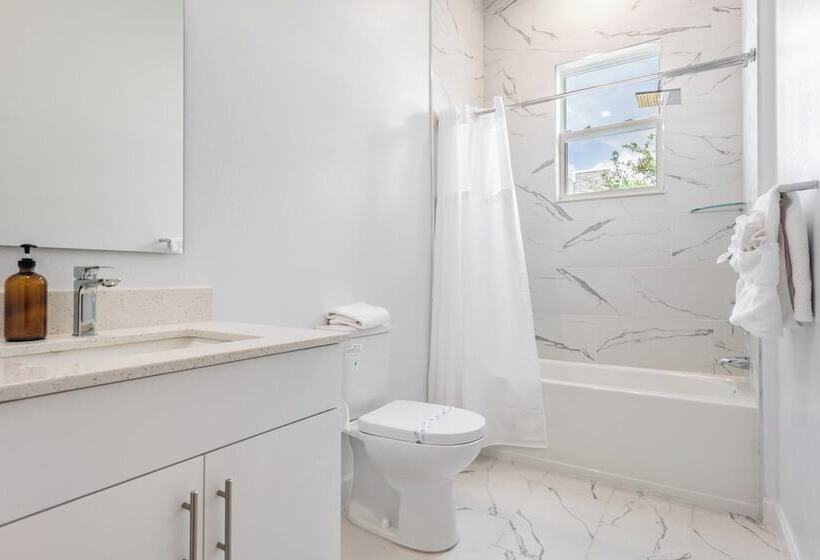 Radiant Realm Avantstay 30mins To Disney + Private Pool