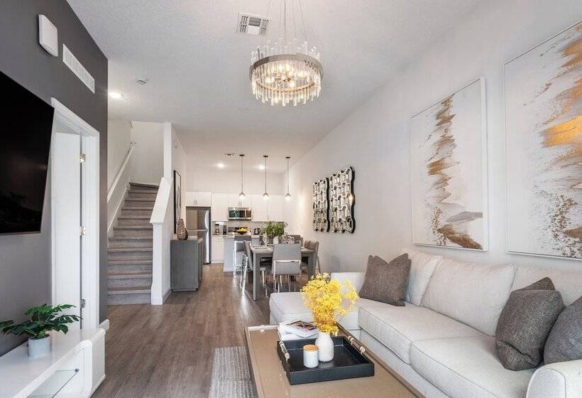 Radiant Realm Avantstay 30mins To Disney + Private Pool