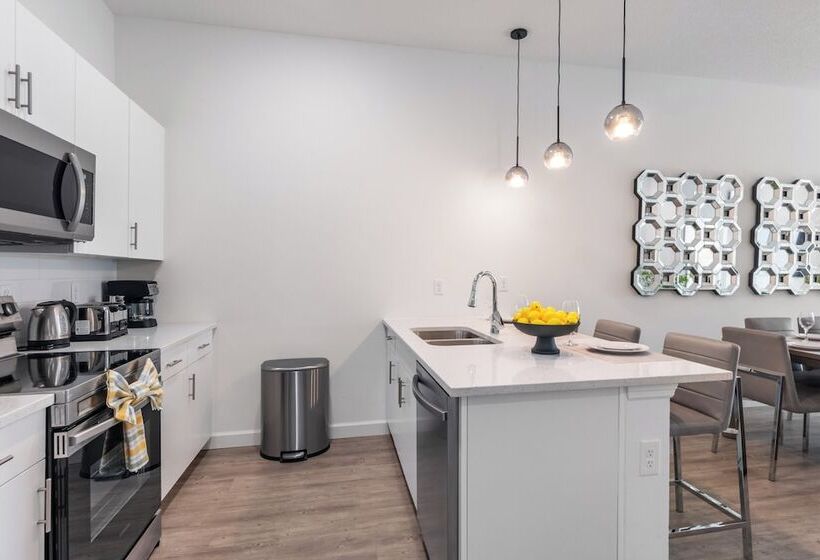 Radiant Realm Avantstay 30mins To Disney + Private Pool