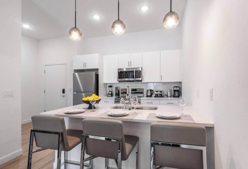 Radiant Realm Avantstay 30mins To Disney + Private Pool