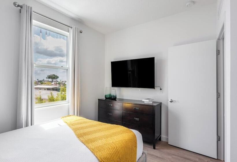 Radiant Realm Avantstay 30mins To Disney + Private Pool