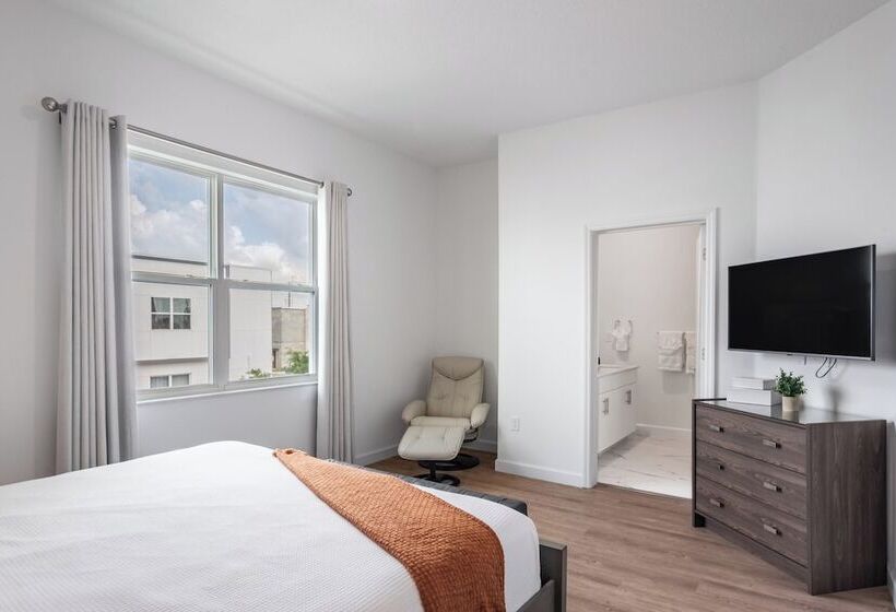 Radiant Realm Avantstay 30mins To Disney + Private Pool