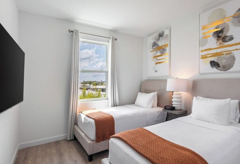 Radiant Realm Avantstay 30mins To Disney + Private Pool
