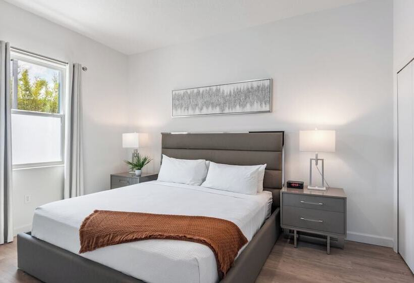 Radiant Realm Avantstay 30mins To Disney + Private Pool