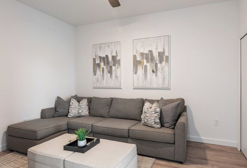 Radiant Realm Avantstay 30mins To Disney + Private Pool