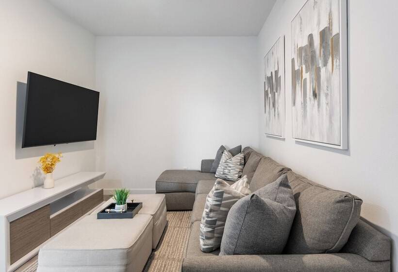 Radiant Realm Avantstay 30mins To Disney + Private Pool