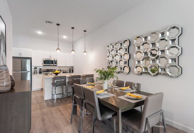 Radiant Realm Avantstay 30mins To Disney + Private Pool