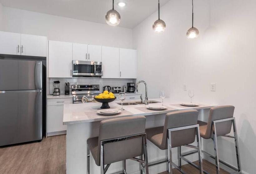 Radiant Realm Avantstay 30mins To Disney + Private Pool