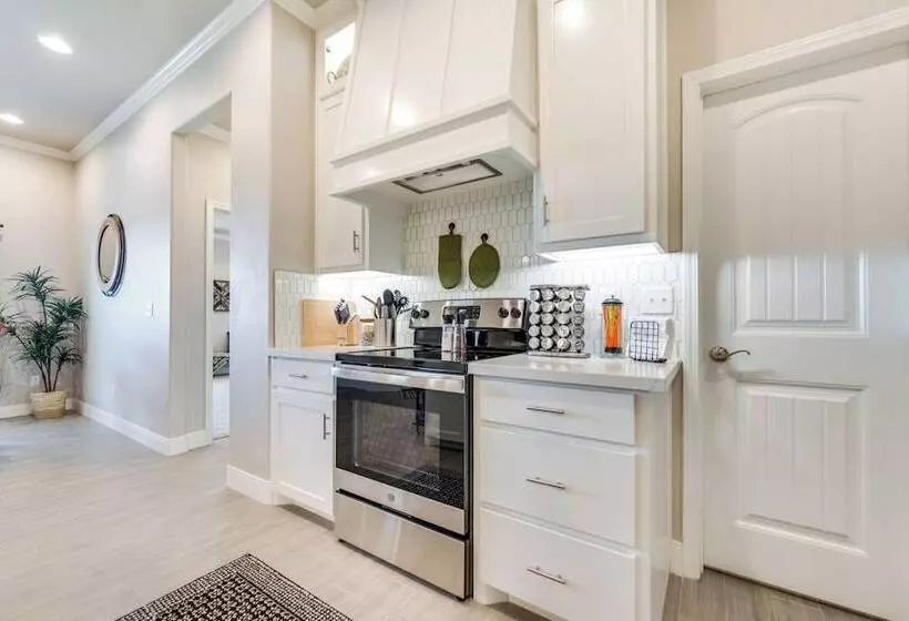 Texas Home W/ Hot Tub: 3 Mi To Downtown Canyon!