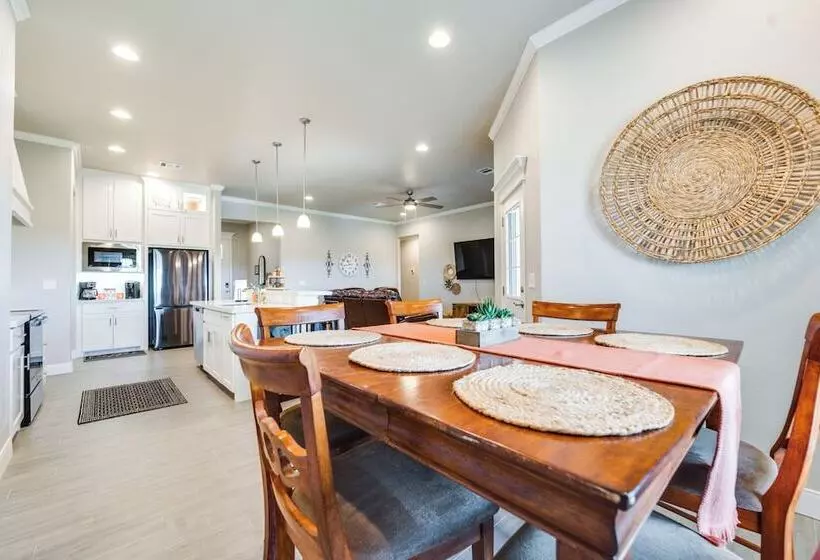 Texas Home W/ Hot Tub: 3 Mi To Downtown Canyon!