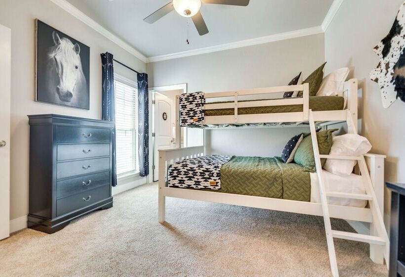 Texas Home W/ Hot Tub: 3 Mi To Downtown Canyon!