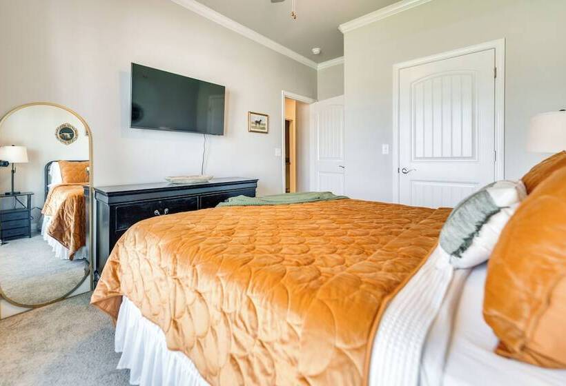 Texas Home W/ Hot Tub: 3 Mi To Downtown Canyon!