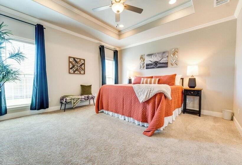 Texas Home W/ Hot Tub: 3 Mi To Downtown Canyon!