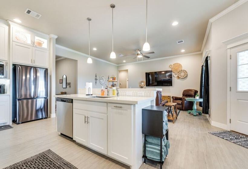 Texas Home W/ Hot Tub: 3 Mi To Downtown Canyon!