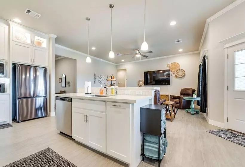 Texas Home W/ Hot Tub: 3 Mi To Downtown Canyon!