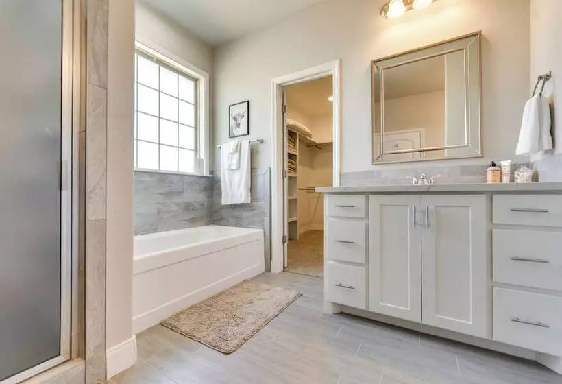 Texas Home W/ Hot Tub: 3 Mi To Downtown Canyon!