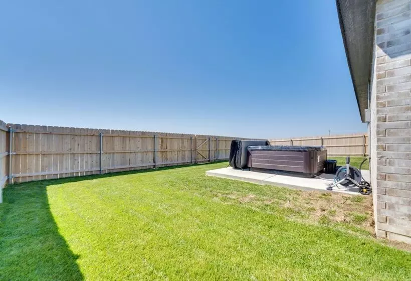 Texas Home W/ Hot Tub: 3 Mi To Downtown Canyon!