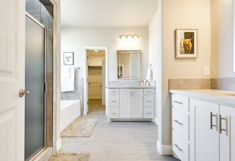 Texas Home W/ Hot Tub: 3 Mi To Downtown Canyon!