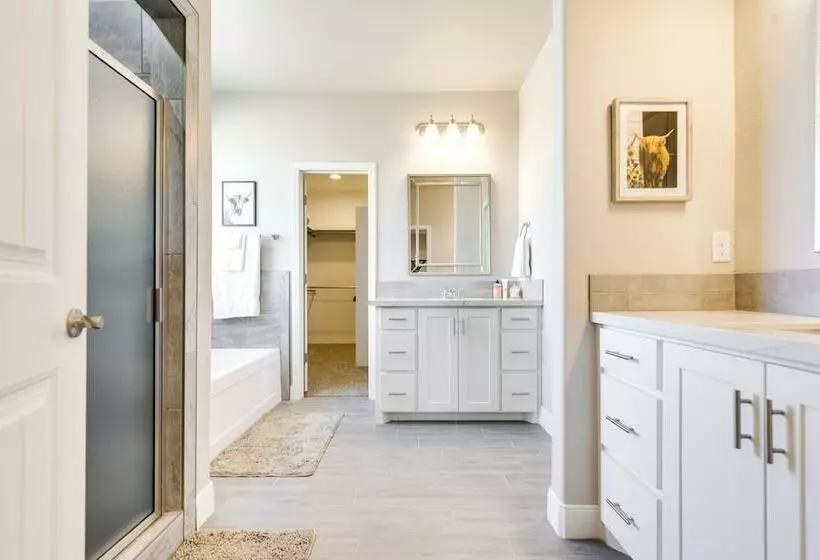 Texas Home W/ Hot Tub: 3 Mi To Downtown Canyon!