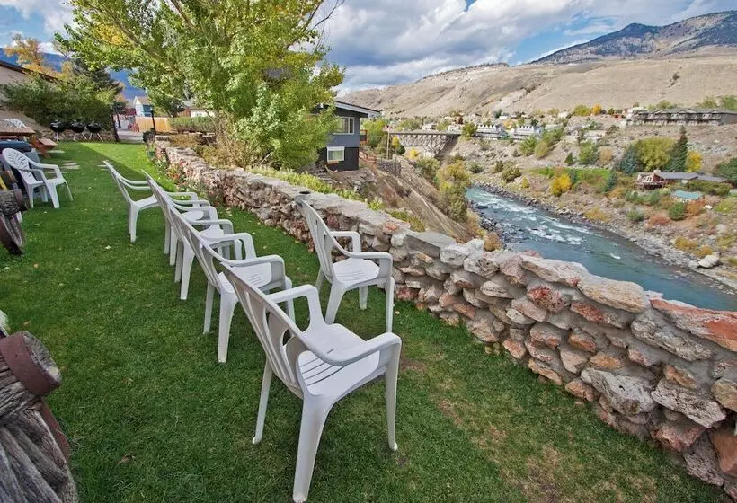 Yellowstone River Motel