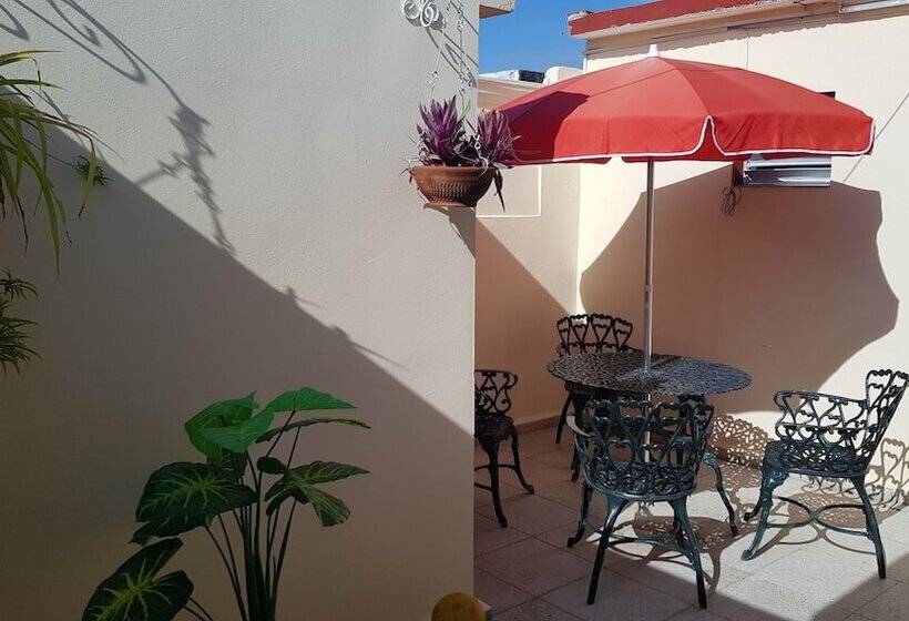 تختخواب و صبحانه Hostal Luly Y Rene