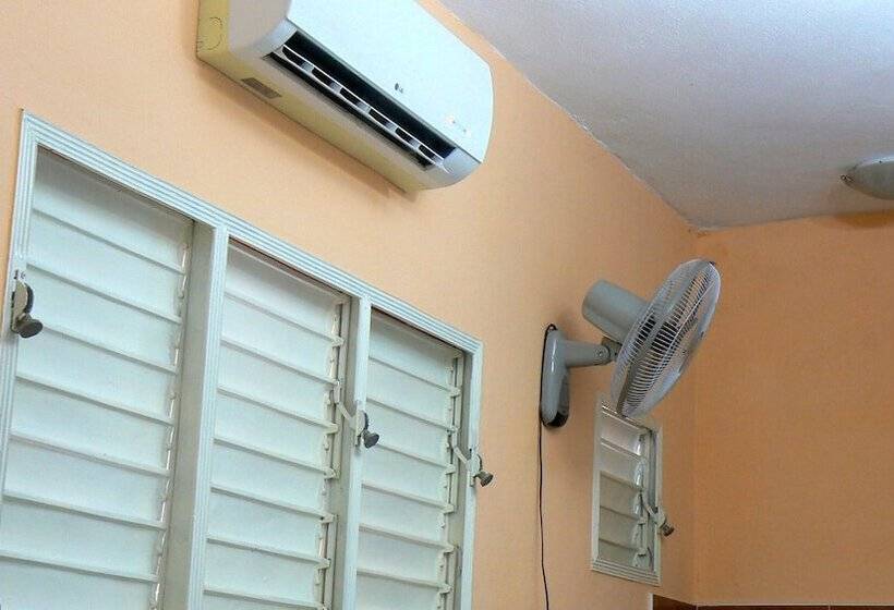 تختخواب و صبحانه Hostal Luly Y Rene