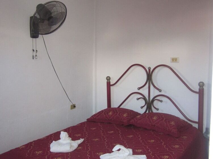تختخواب و صبحانه Hostal Luly Y Rene