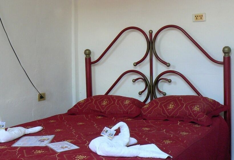 تختخواب و صبحانه Hostal Luly Y Rene