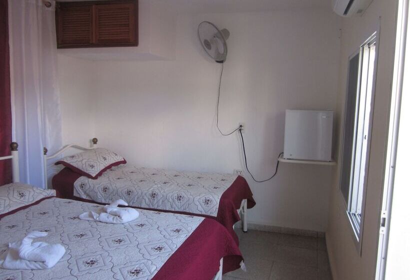 تختخواب و صبحانه Hostal Luly Y Rene