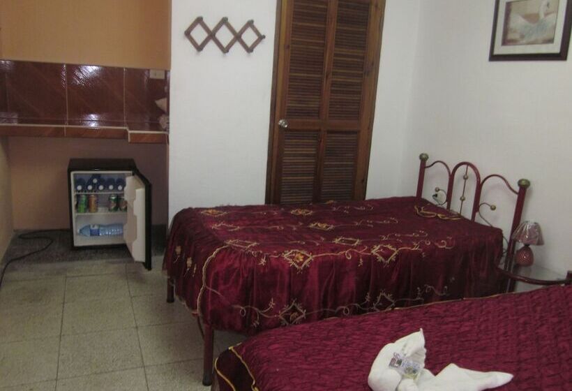 تختخواب و صبحانه Hostal Luly Y Rene