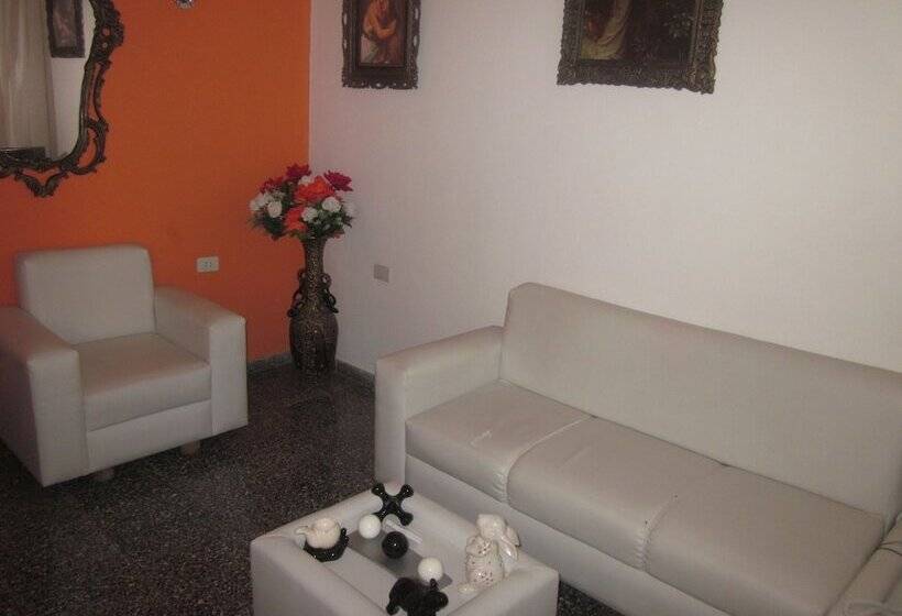 تختخواب و صبحانه Hostal Luly Y Rene