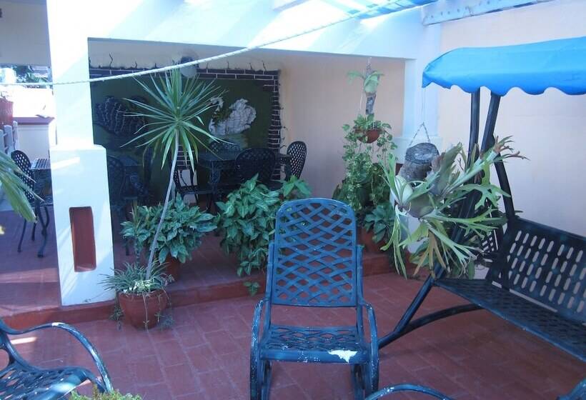 تختخواب و صبحانه Hostal Luly Y Rene