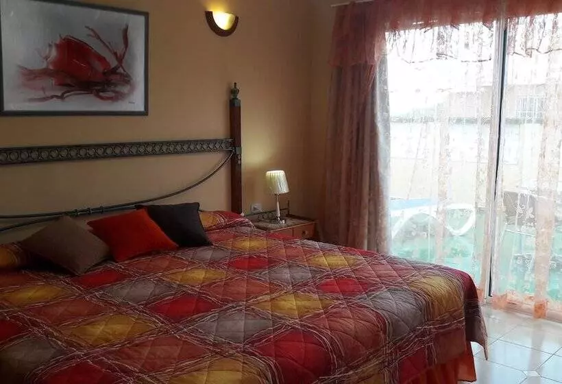 ペンション Hostal Olivia Boca De Camarioca