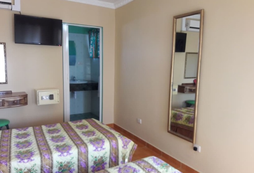 پانسیون Hostal Olivia Boca De Camarioca