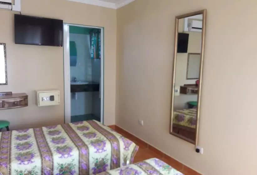ペンション Hostal Olivia Boca De Camarioca