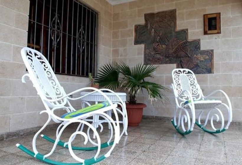 پانسیون Hostal Olivia Boca De Camarioca