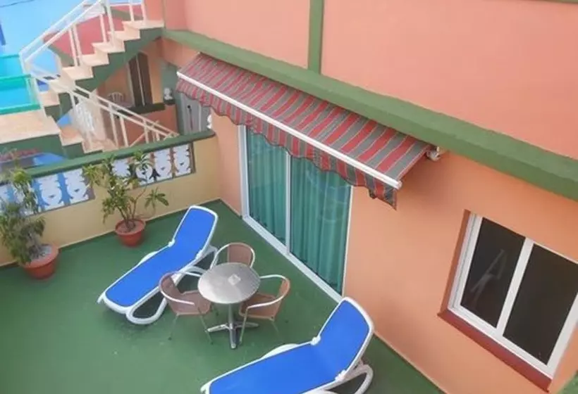 ペンション Hostal Olivia Boca De Camarioca