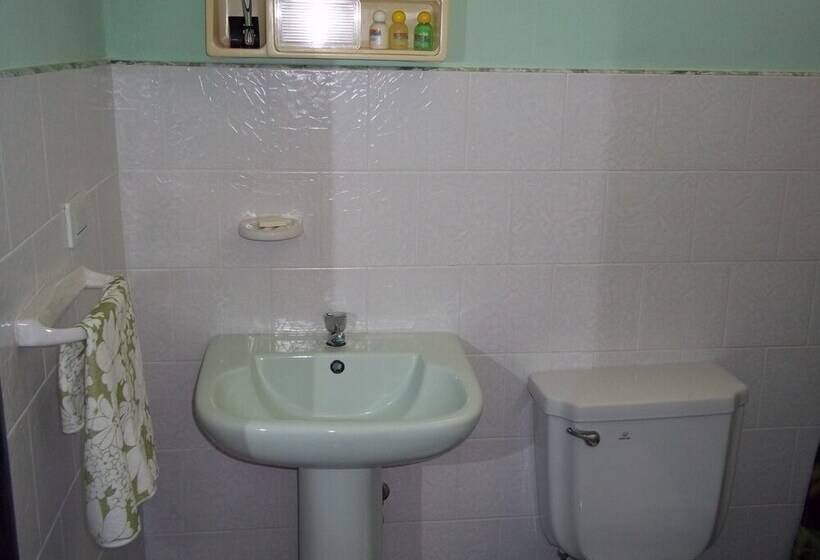 پانسیون Hostal Olivia Boca De Camarioca