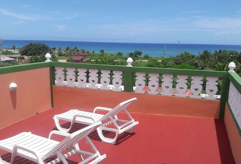 پانسیون Hostal Olivia Boca De Camarioca