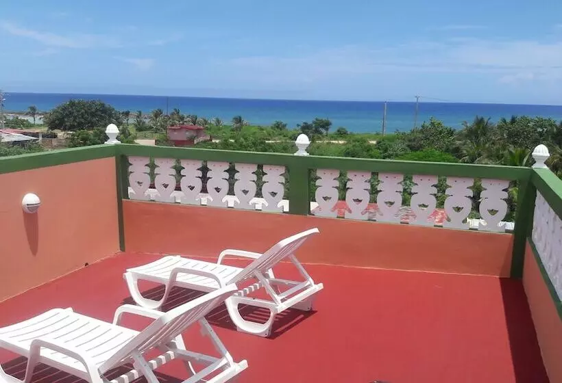 ペンション Hostal Olivia Boca De Camarioca