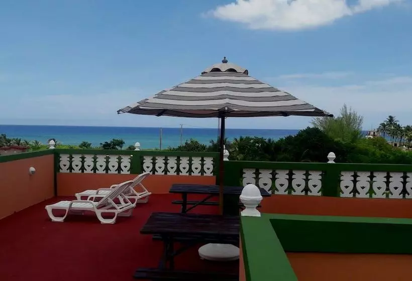 ペンション Hostal Olivia Boca De Camarioca