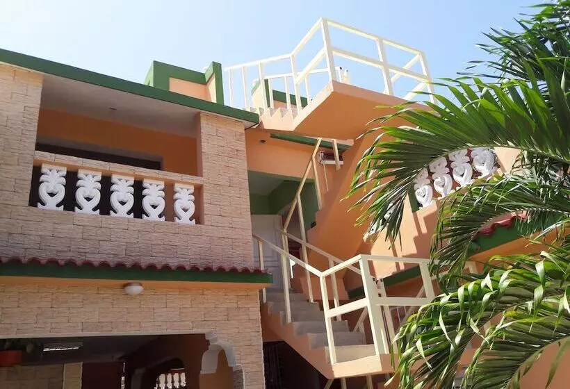 ペンション Hostal Olivia Boca De Camarioca