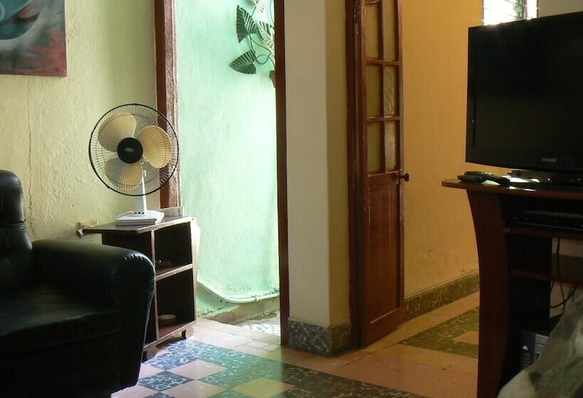 پانسیون Hostal Santa Martha