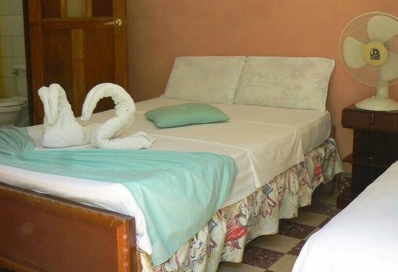 پانسیون Hostal Santa Martha